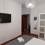 Piso Luminoso, Amplio Y Tranquilo En Casco Viejo