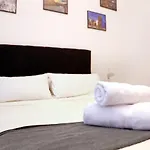 Piso Exclusivo Frente Al Casco Viejo Con Parking Gratis