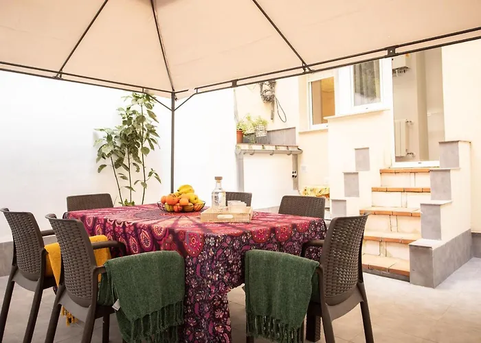 Lugar Especial, Gran Patio, Junto Al Ayuntamiento