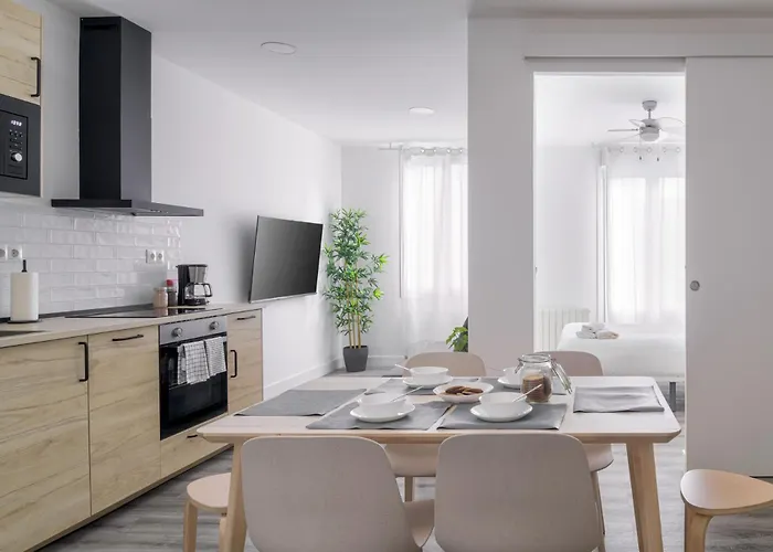 1893 Apartment 180 M. From The Old Town, A/C