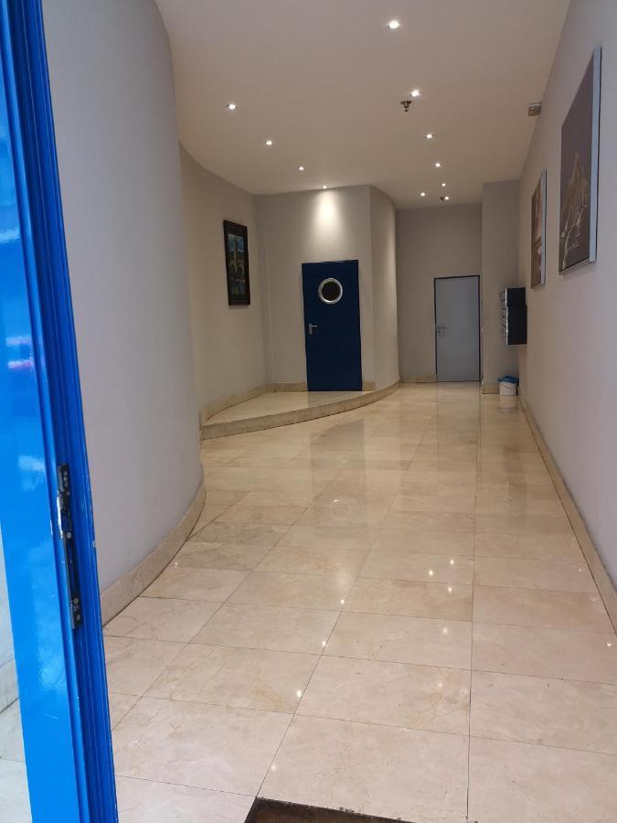 Arena Con Plaza De Garaje Homestay