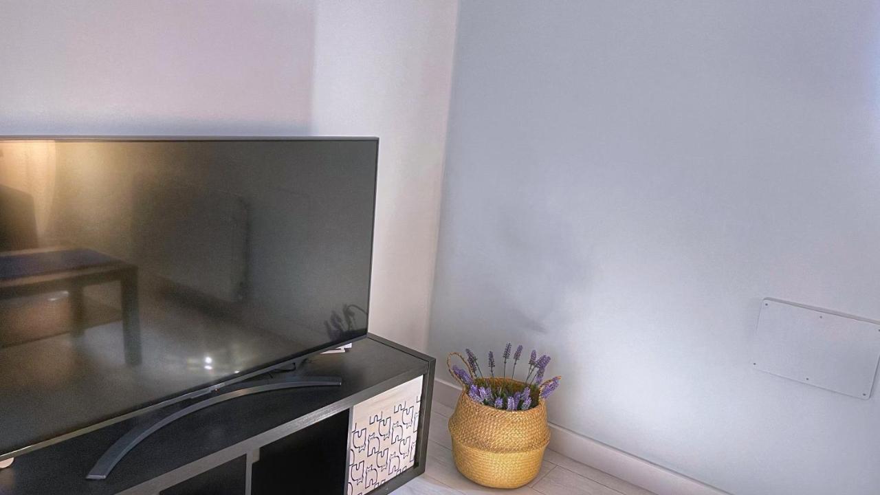 Vt Flat Reformado Con Escritorio De Trabajo Y Wifi Apartment