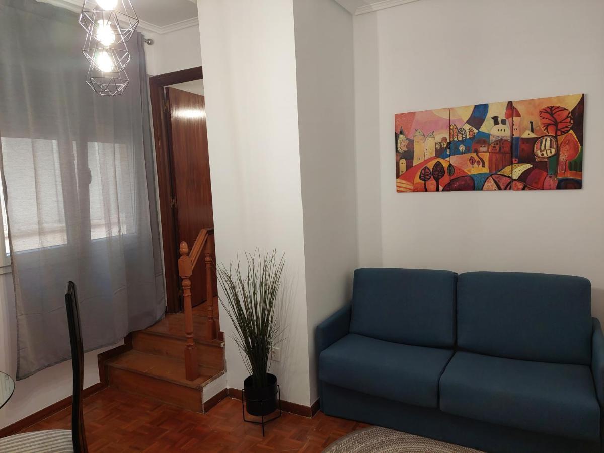Piso Luminoso, Amplio Y Tranquilo En Casco Viejo *