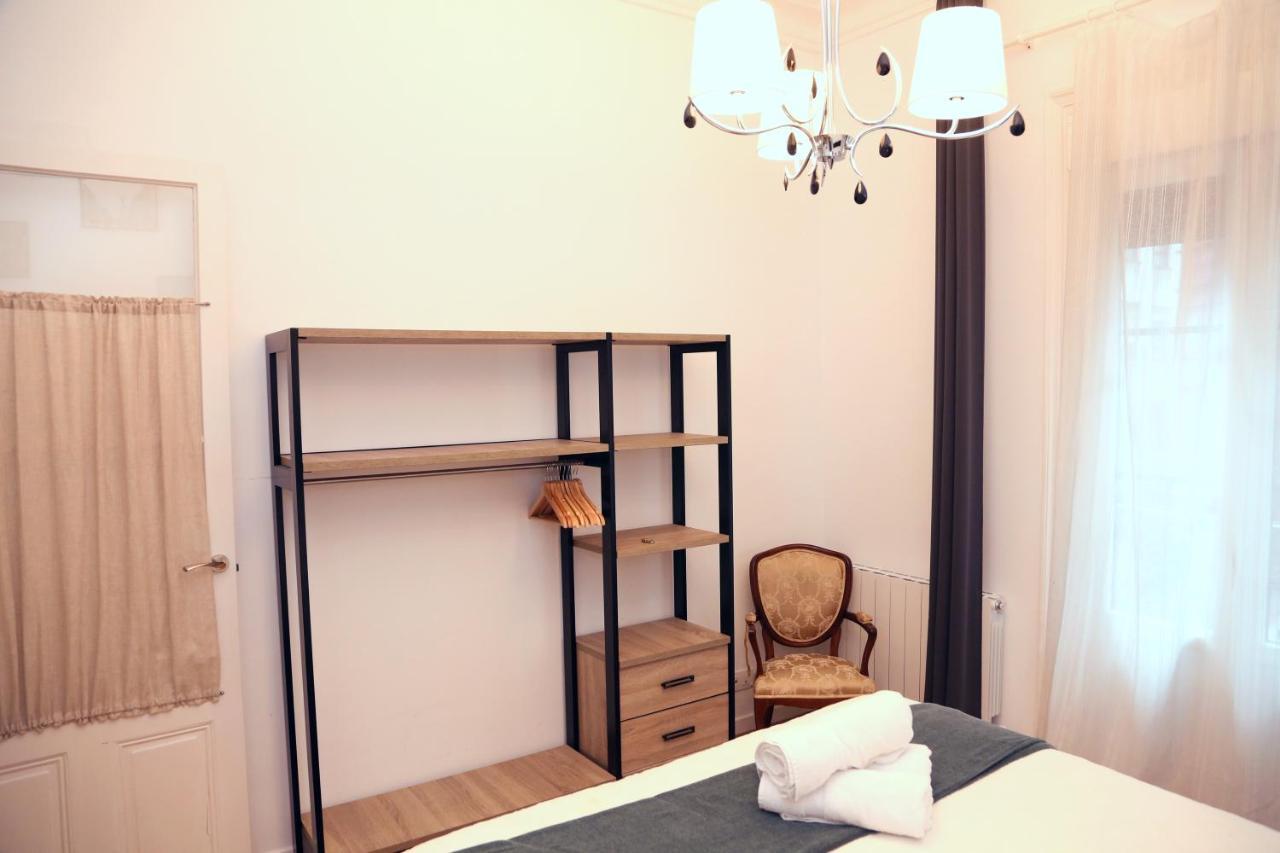 Piso Exclusivo Frente Al Casco Viejo Con Parking Gratis