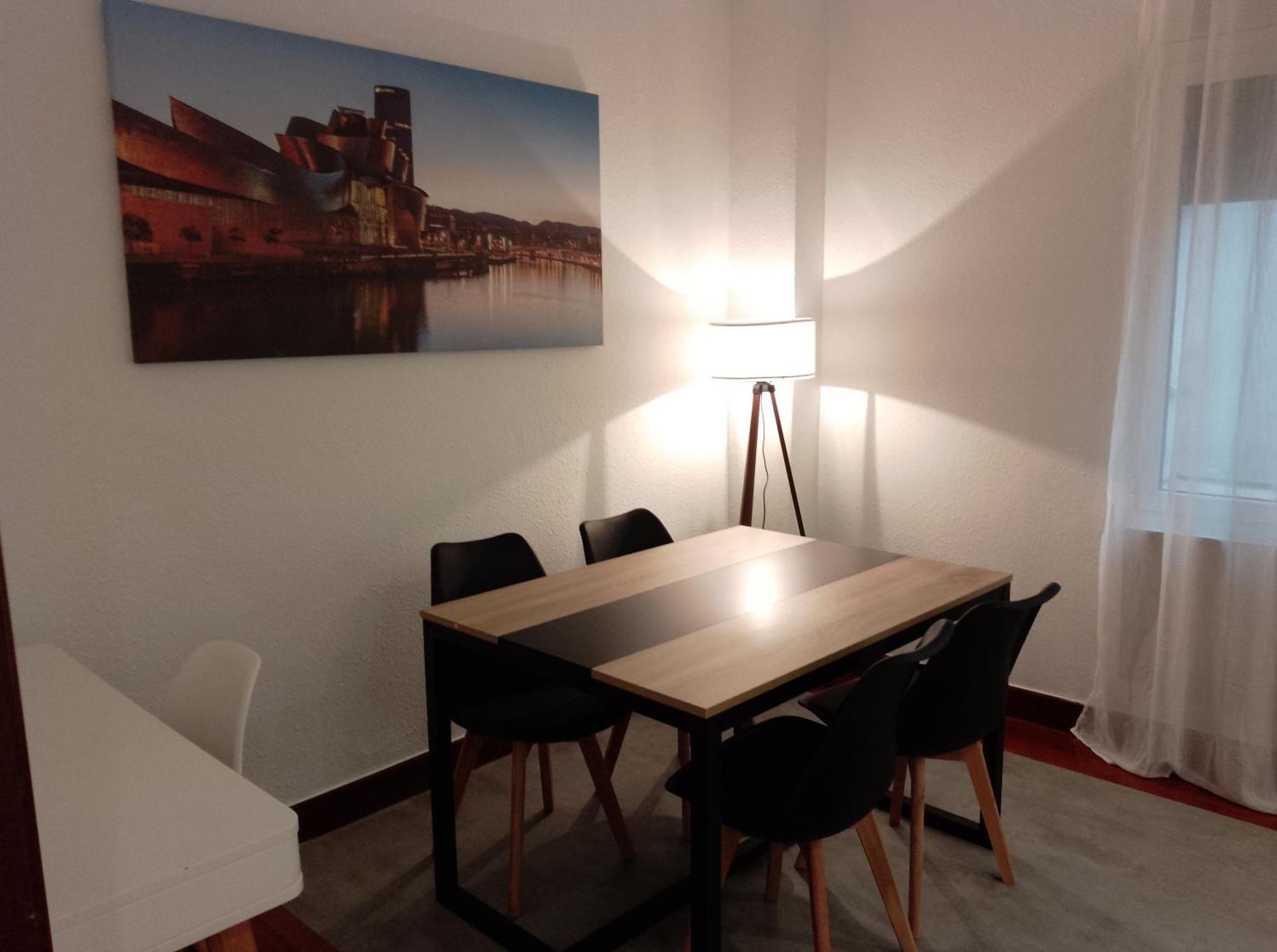 Centro De Bilbao, Amplio, Ascensor Apartment
