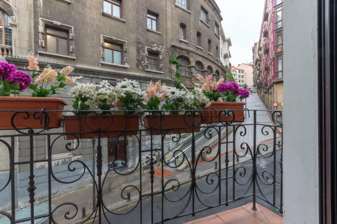 Between Old Town & Guggenheim!! Private Parking Apartment *