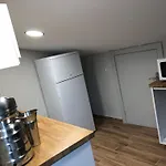 Habitacion Con Cocina Y Bano