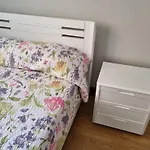 Apartamento Con Garaje Opcional Con 2 Banos Cerca Ayuntamiento