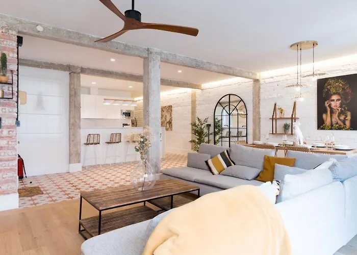 Amplio Y Moderno Apartamento Con Tarima Refrescante By Staynnapartments