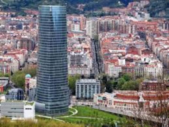 Apartamento Con Garaje Opcional Con 2 Banos Cerca Ayuntamiento Appartement *