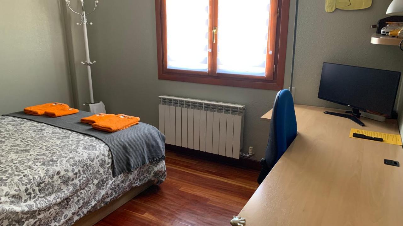 Amezola 2- Con Bano Exterior De Uso Privado En Casa Compartida Homestay Bilbao