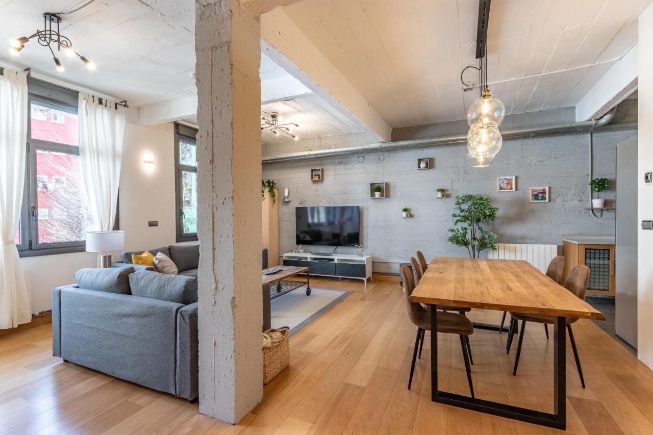 New! Lovely 3-bedroom Loft In *