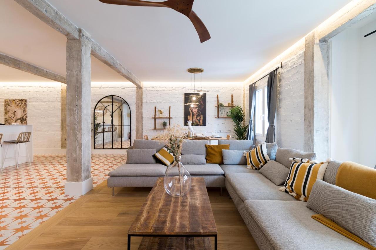Amplio Y Moderno Con Tarima Refrescante By Staynnapartments Bilbao