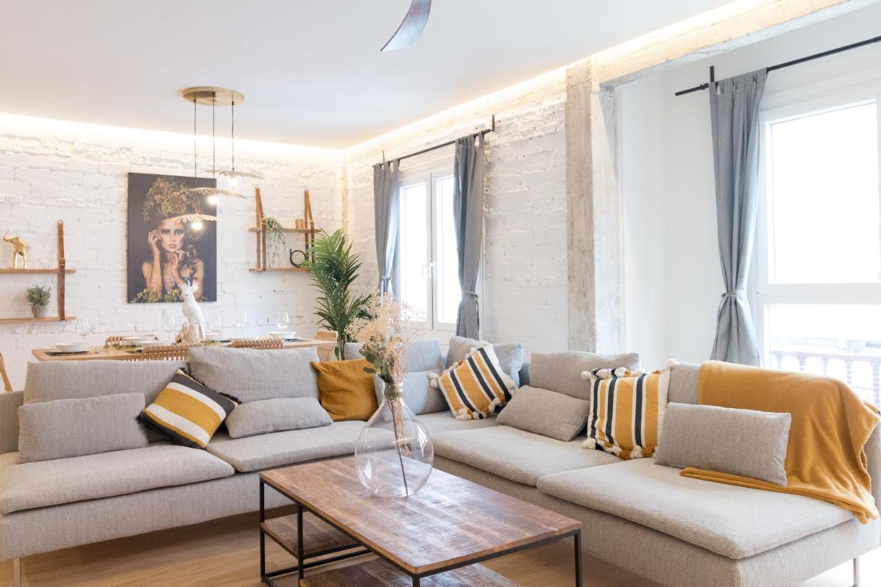 Amplio Y Moderno Con Tarima Refrescante By Staynnapartments * Bilbao