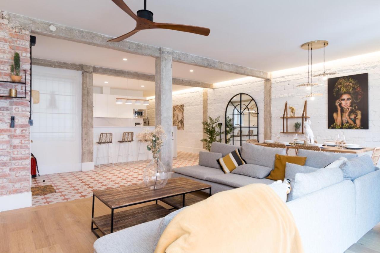 Amplio Y Moderno Con Tarima Refrescante By Staynnapartments *