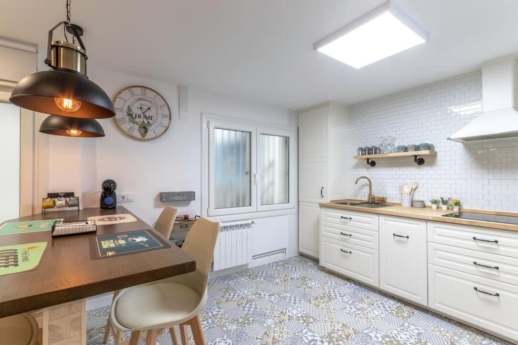 Apartment In The Old Town With Cool Terrace!! Private Parking Bilbao