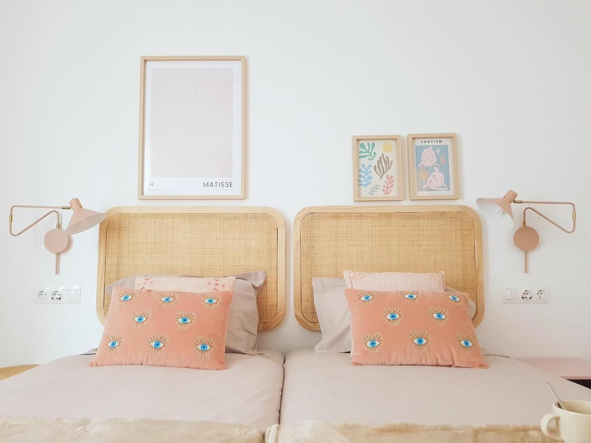 Bright And Modern In Center *