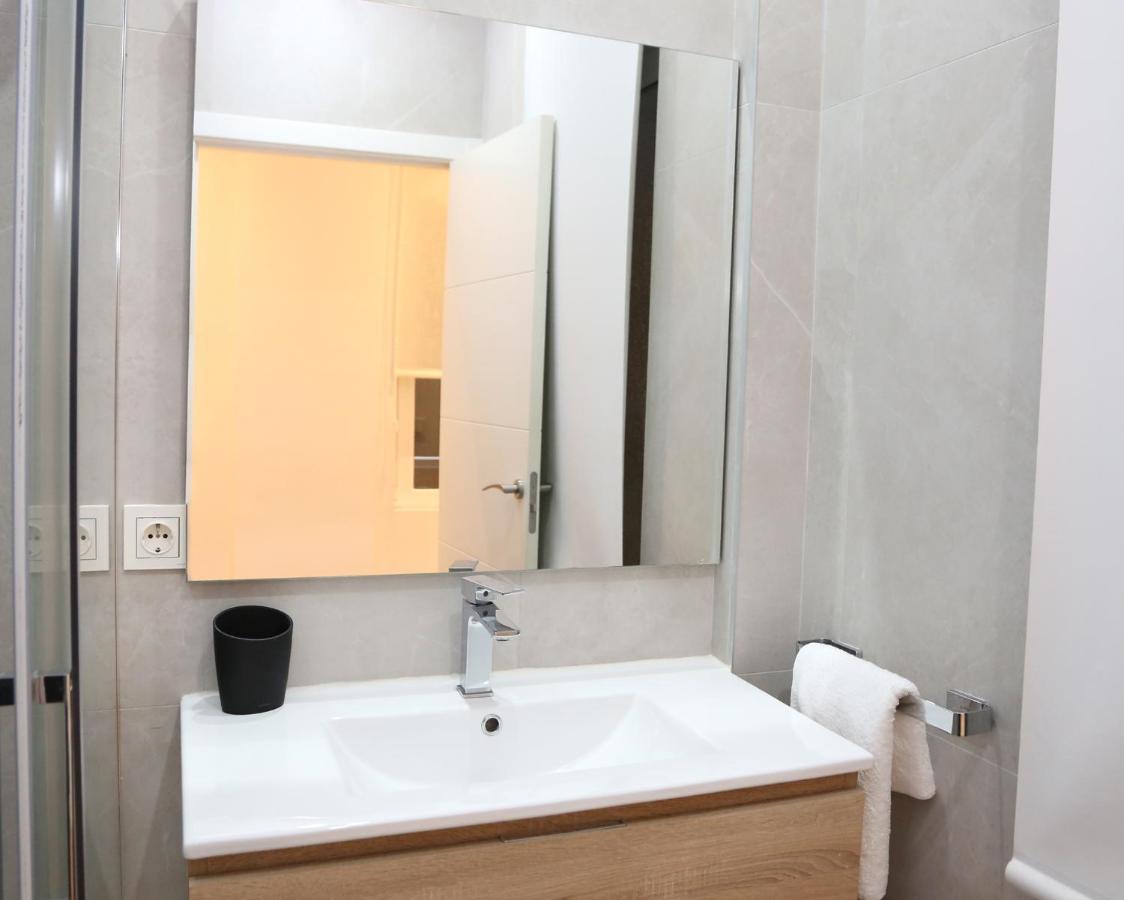 Piso Moderno A 2 Minutos Del Casco Viejo Con Parking Gratis *
