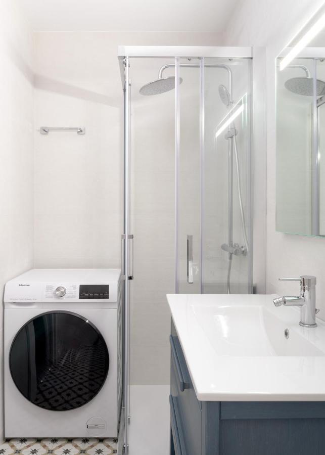 1893 180 M. From The Old Town, A/c Apartment
