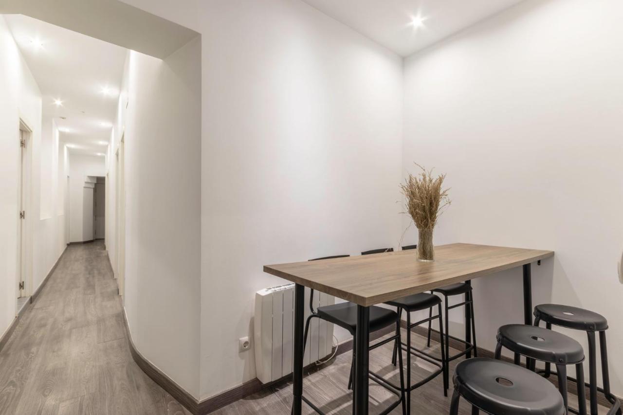 City Hall Vii By Aston Apartment