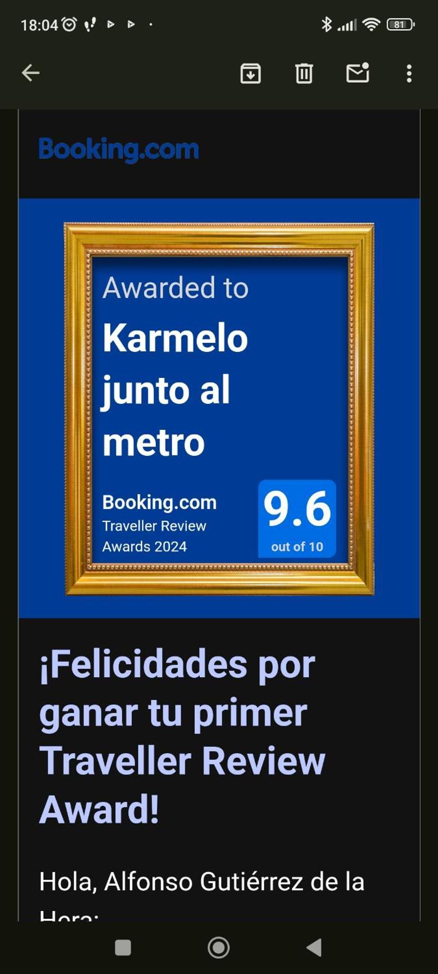 Karmelo Junto Al Metro *