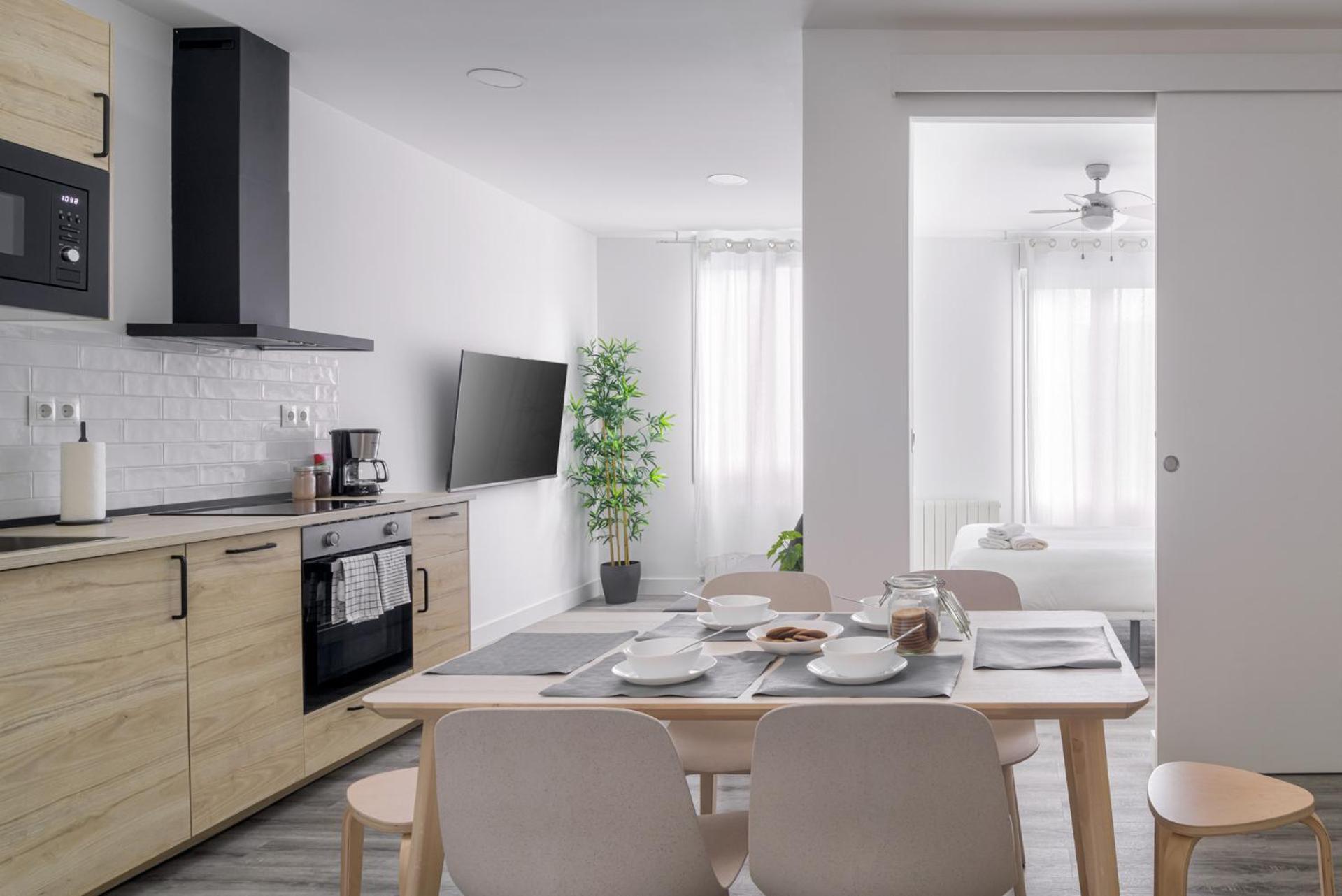 1893 180 M. From The Old Town, A/c Apartment