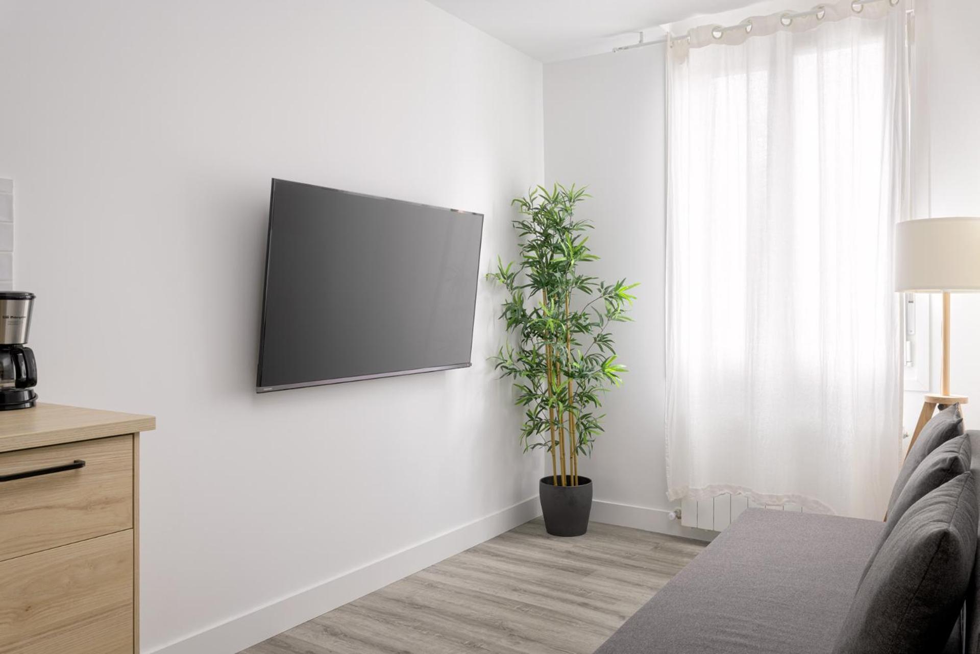 1893 180 M. From The Old Town, A/c Apartment