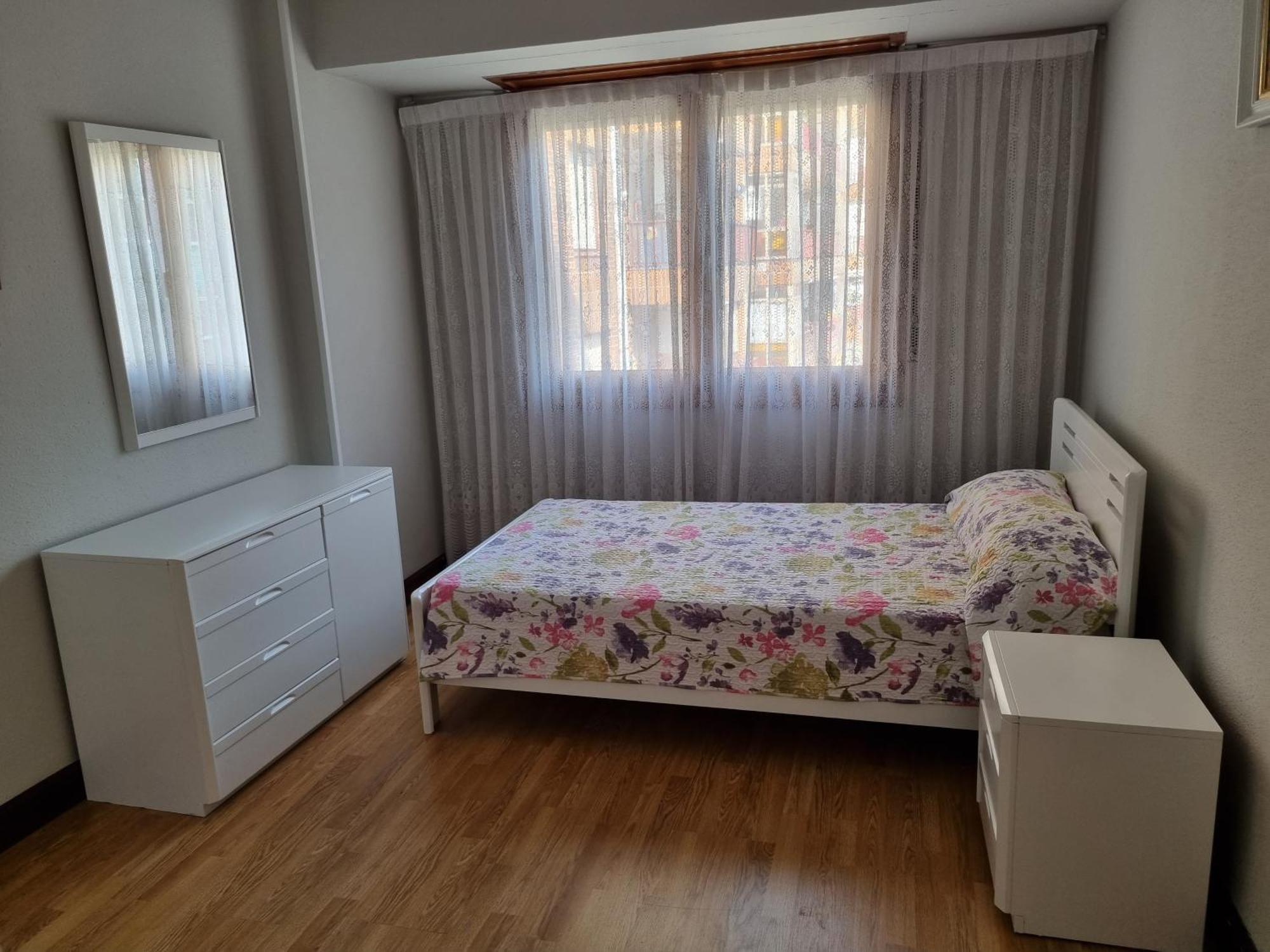 Apartamento Con Garaje Opcional Con 2 Banos Cerca Ayuntamiento Appartement *