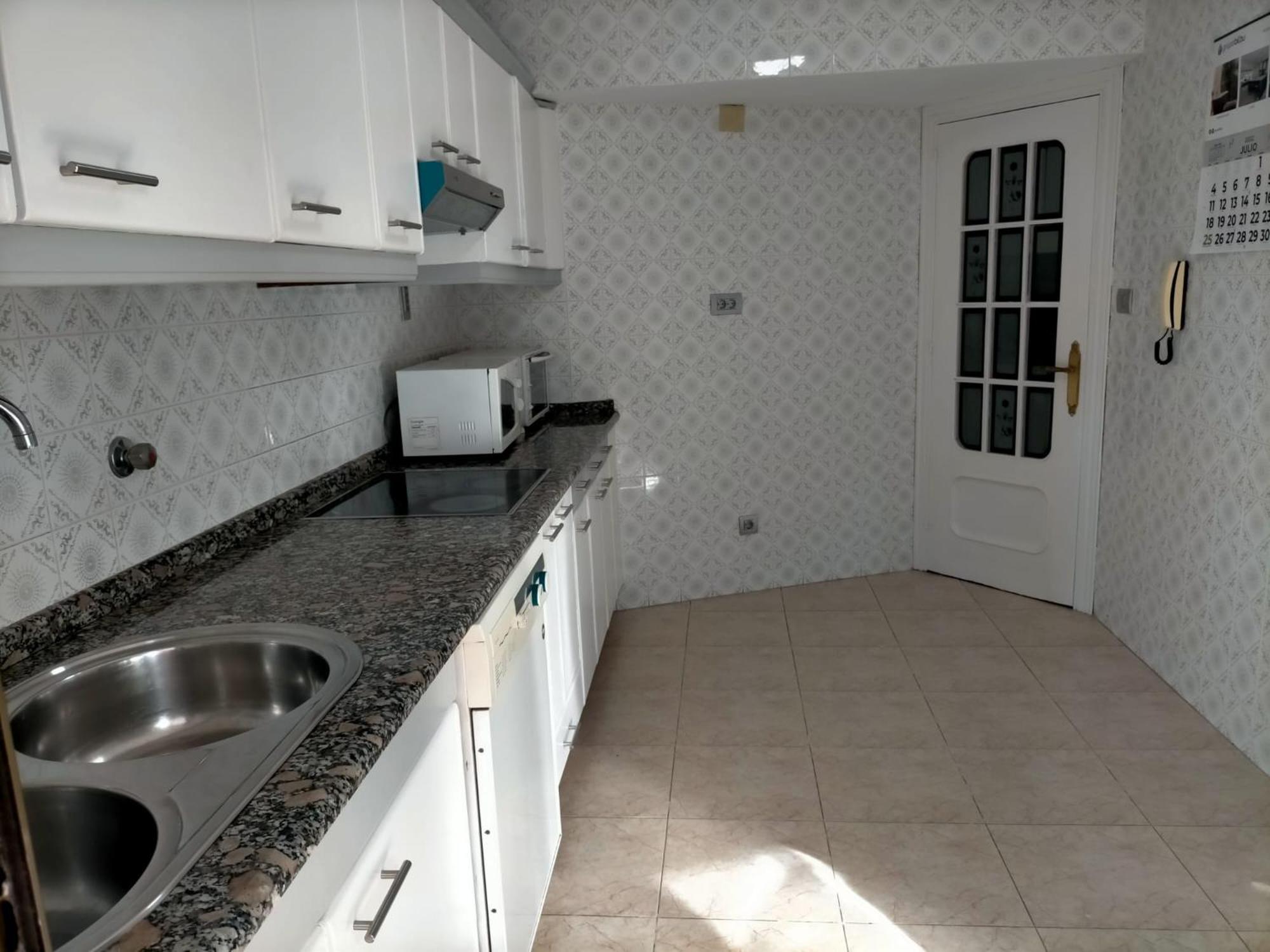 Apartamento Con Garaje Opcional Con 2 Banos Cerca Ayuntamiento Appartement *