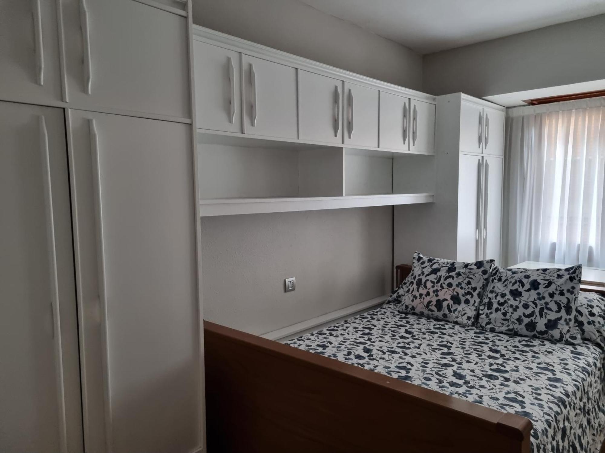 Apartamento Con Garaje Opcional Con 2 Banos Cerca Ayuntamiento