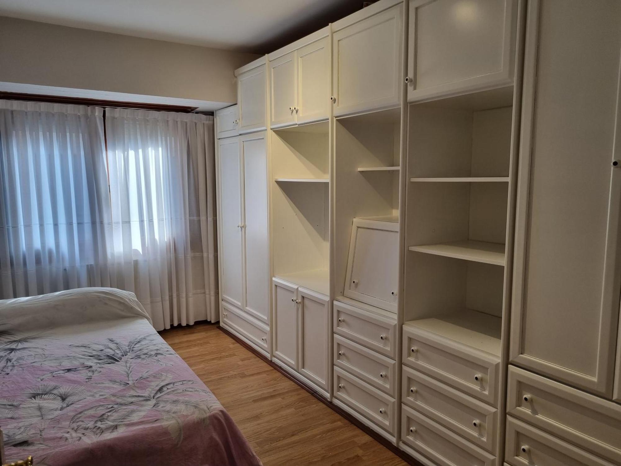 Apartamento Con Garaje Opcional Con 2 Banos Cerca Ayuntamiento