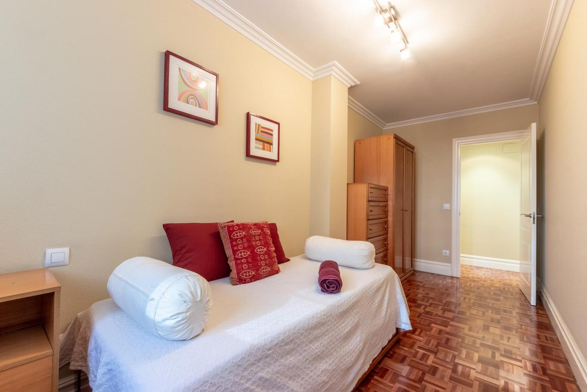 Apartamento Grande Luminoso, Garaje, Arena, Casco Viejo Bilbao