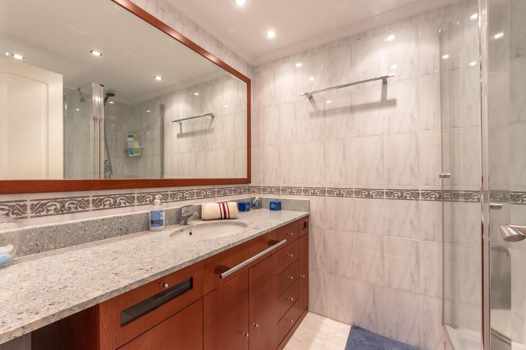 Apartamento Grande Luminoso, Garaje, Arena, Casco Viejo