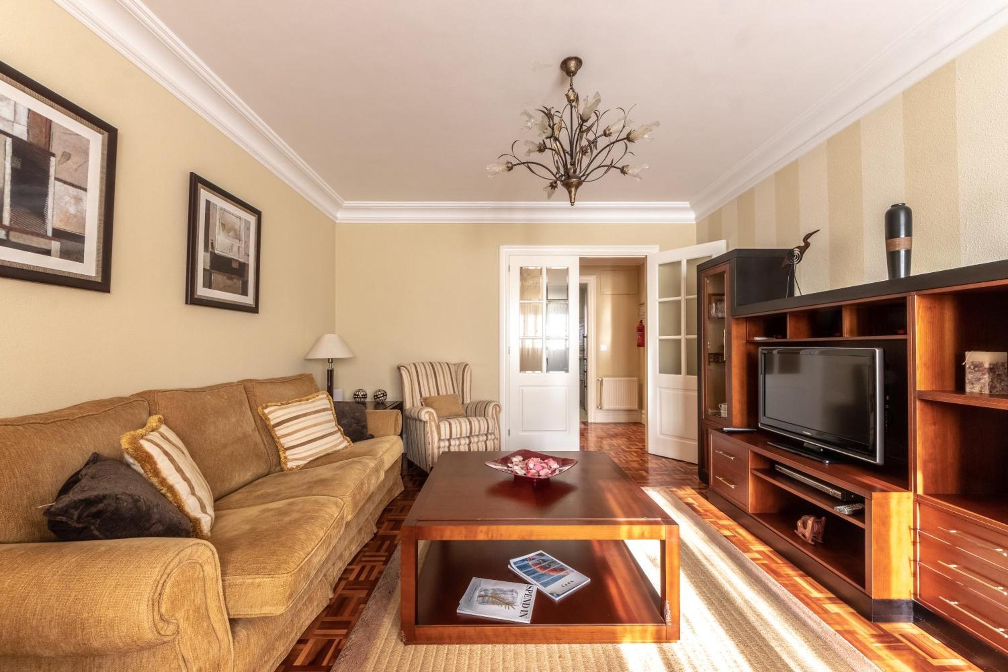 Apartamento Grande Luminoso, Garaje, Arena, Casco Viejo *