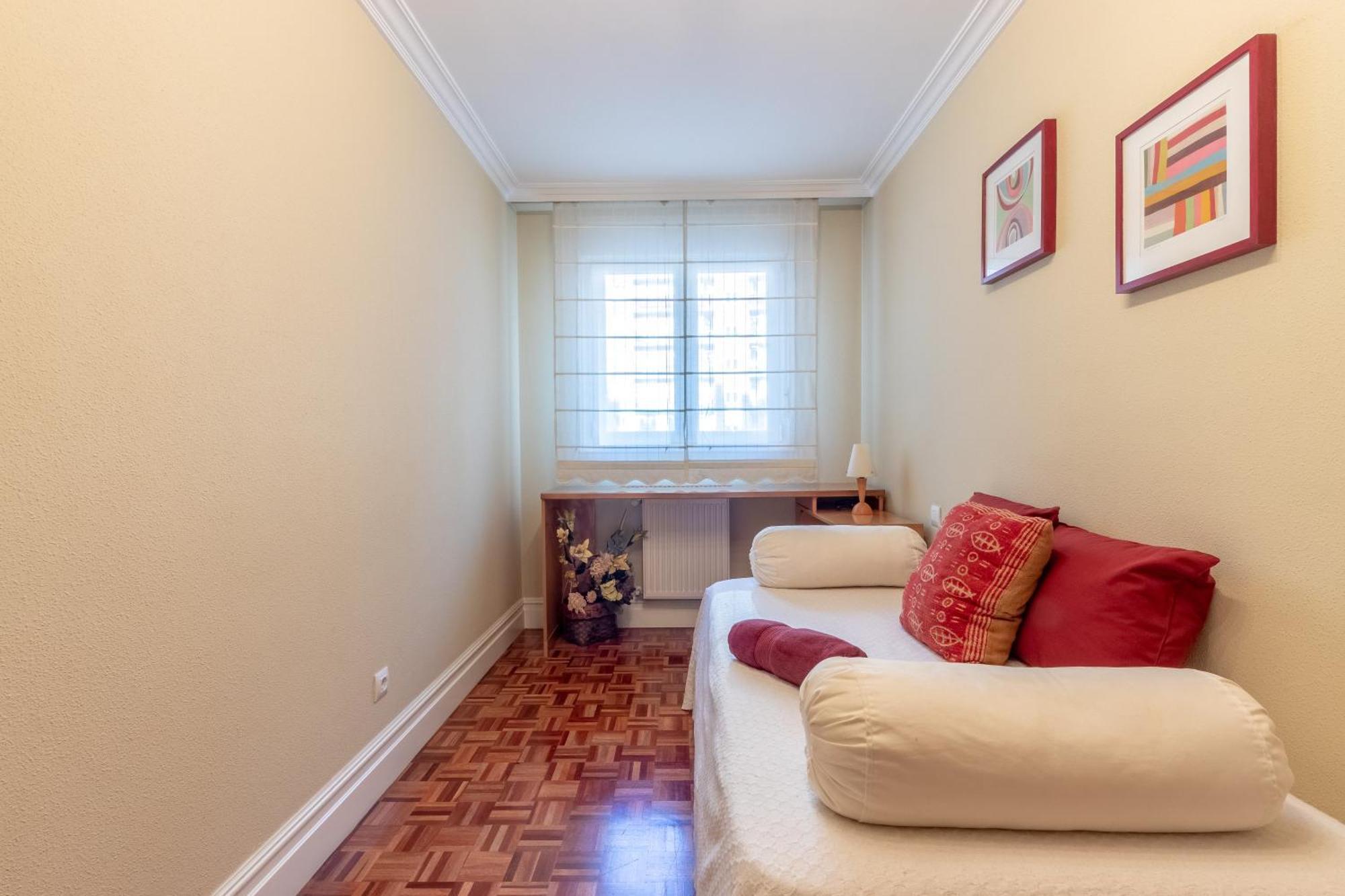 Grande Luminoso, Garaje, Arena, Casco Viejo Apartamento