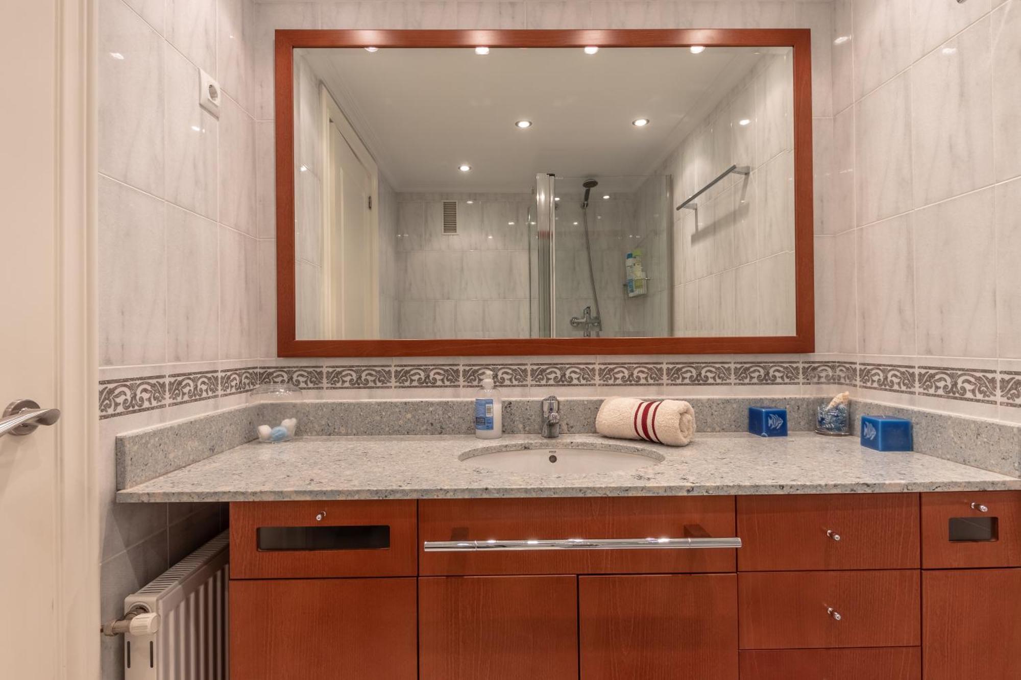 Apartamento Grande Luminoso, Garaje, Arena, Casco Viejo *