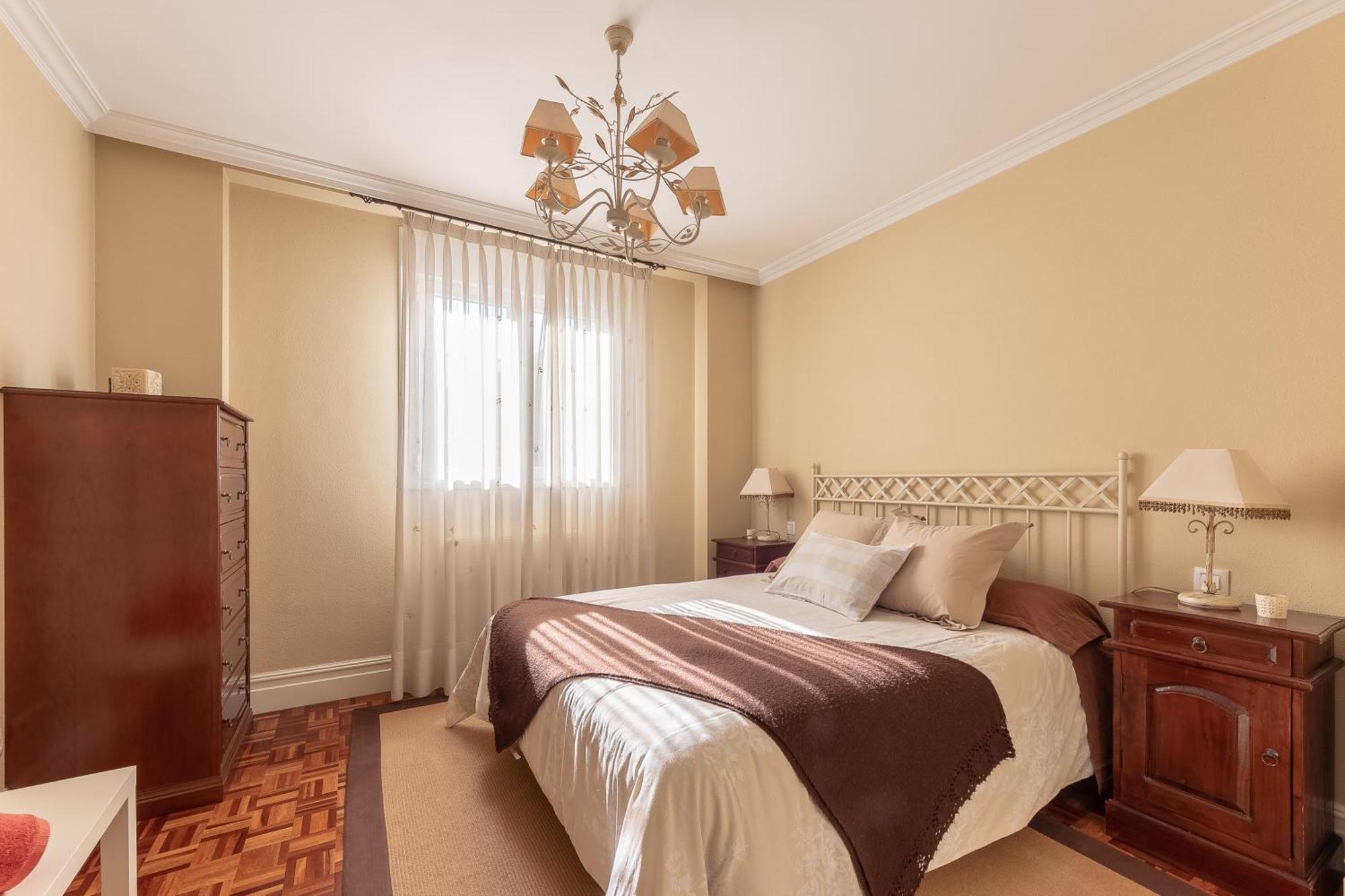 Apartamento Grande Luminoso, Garaje, Arena, Casco Viejo