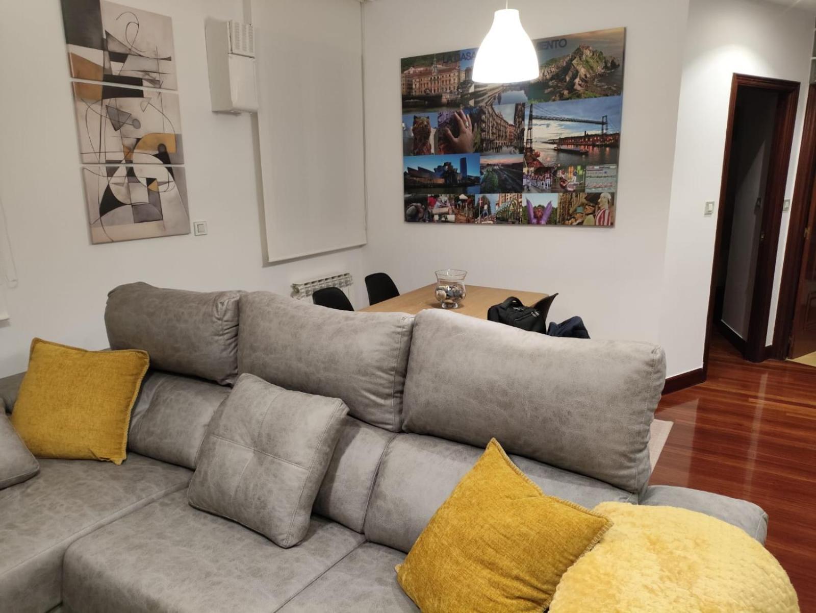 Nuevo, Junto Al Ayuntamiento Y Casco Viejo Bilbao