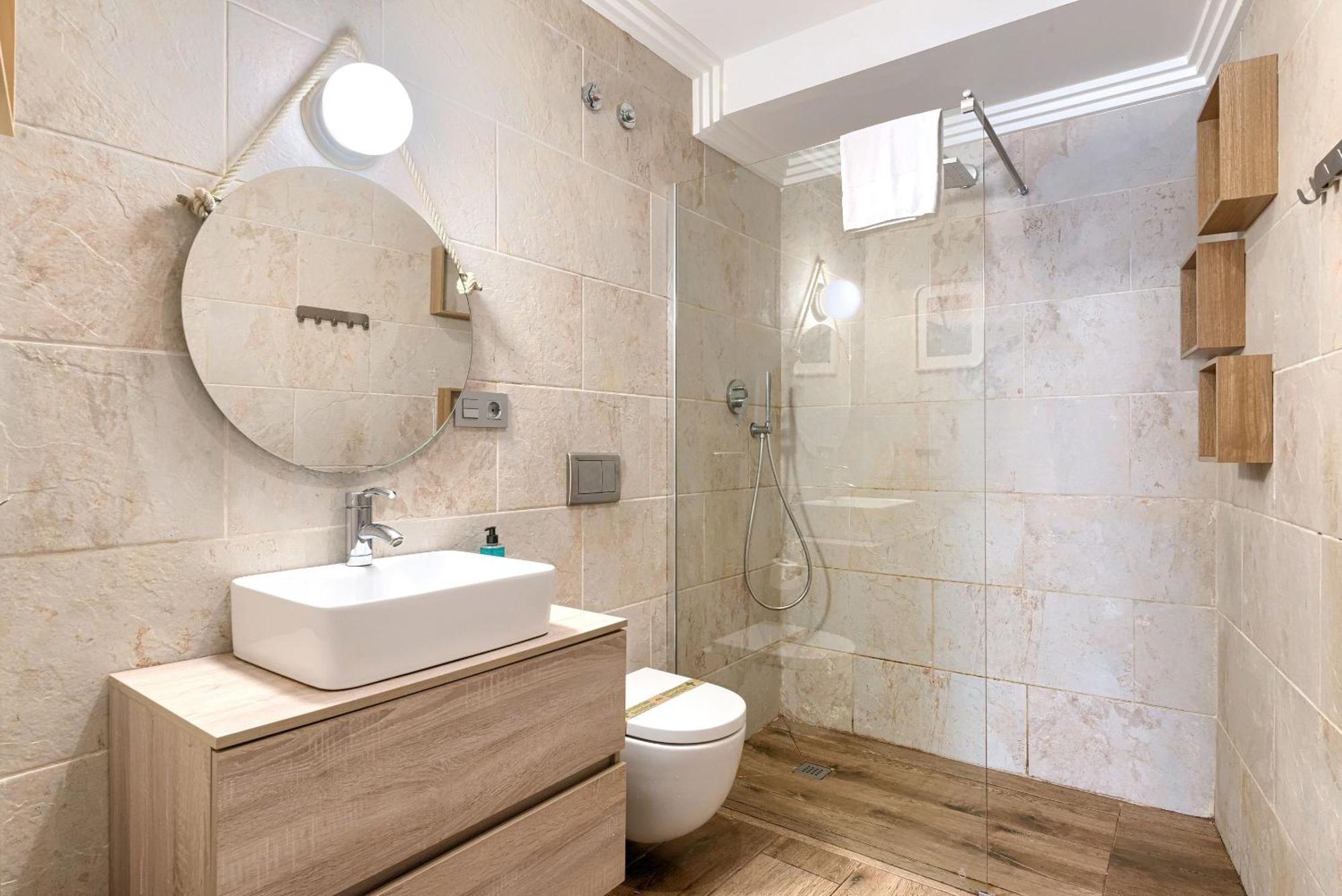 19th Comfort Flat By Next Stop Apartment *