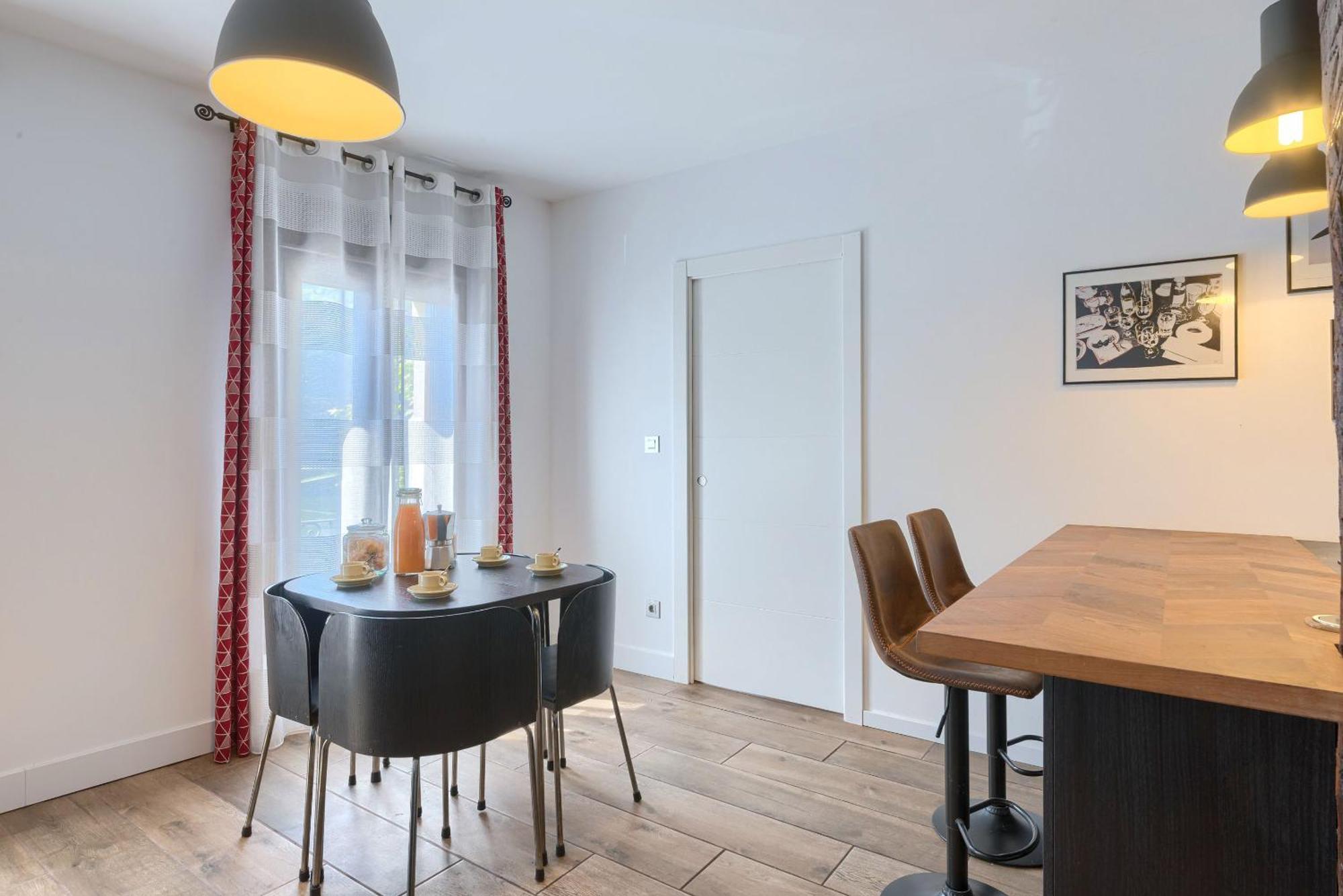 19th Comfort Flat By Next Stop Apartment *