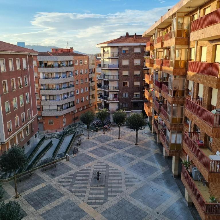 Apartamento Grande Con Posibilidad De Garage Con 2 Banos Y 2 Terrazas Apartment Bilbao