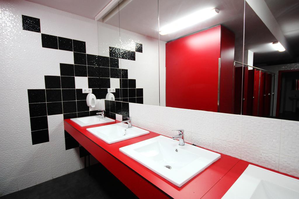 Hostel Botxo Gallery - Youth Hostel Bilbao *