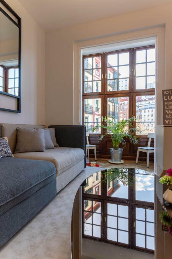 Acogedor, De Diseno Moderno En Zona Antigua *