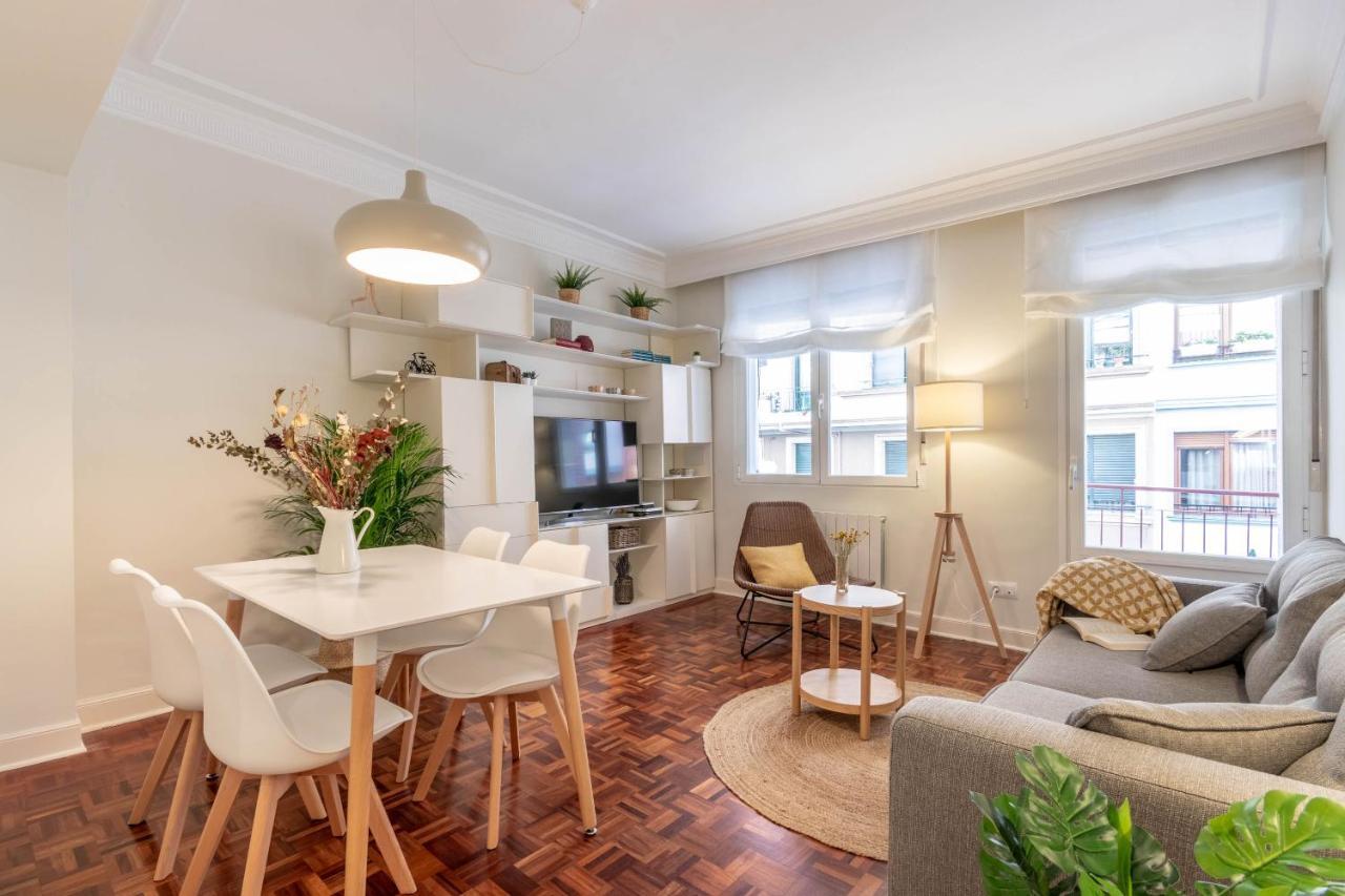 And Charming - Guggenheim & Old Town Apartment