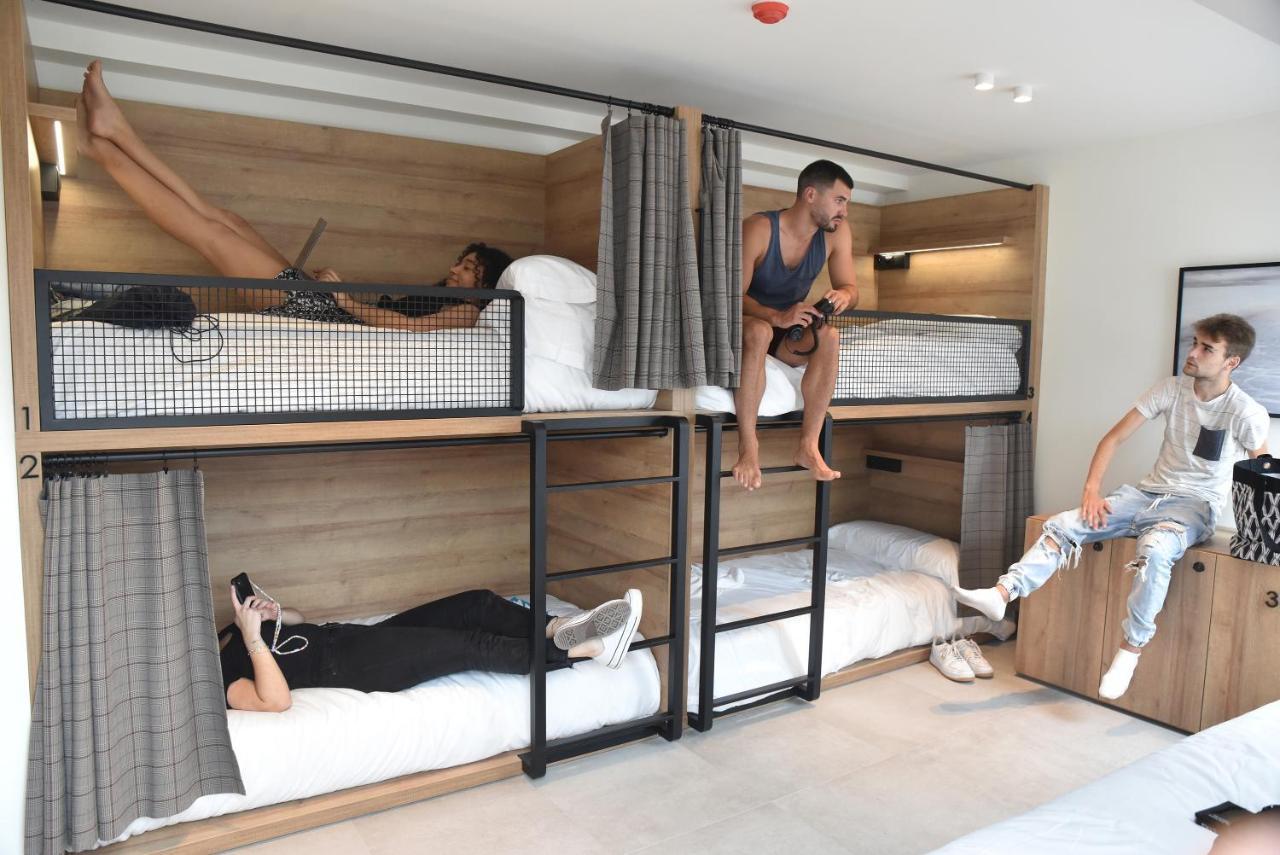Latroupe La Granja Hostal Bilbao