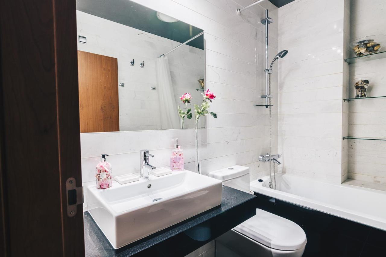 Isozaki By People Apartment *