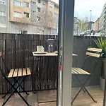Piso Deluxe Con Balcon Cerca Del Casco Viejo