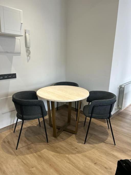 Apartamento Piso Deluxe Con Balcon Cerca Del Casco Viejo *