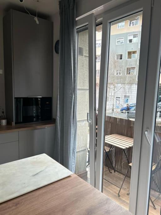 Piso Deluxe Con Balcon Cerca Del Casco Viejo
