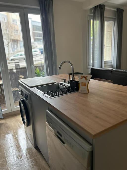 Piso Deluxe Con Balcon Cerca Del Casco Viejo Apartamento *